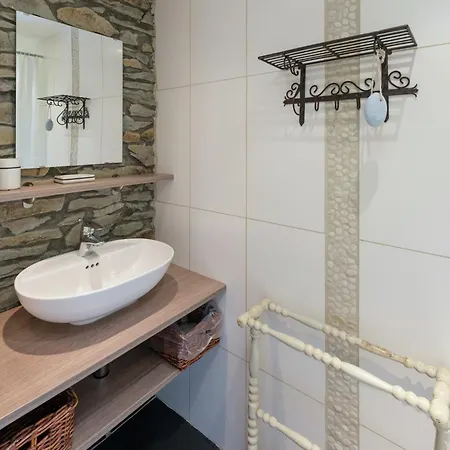 Dom wakacyjny Bertrix Mill With Sauna *